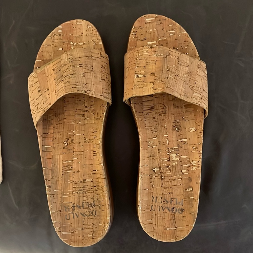 Donald Pliner cork thong/slide sandal size 9